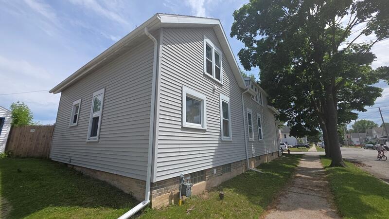 1120 Hamilton Street Manitowoc, WI 54220 - Photo 20 of 30 Back & Side of Home