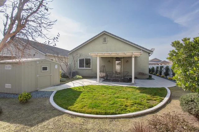 a view of a house with roof
