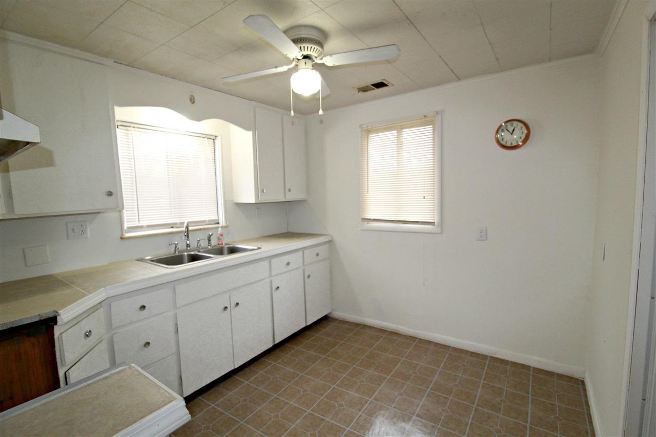 2253 Dutcher Road Flint, MI 48532 - Photo 7 of 18 21554539-6.JPG
