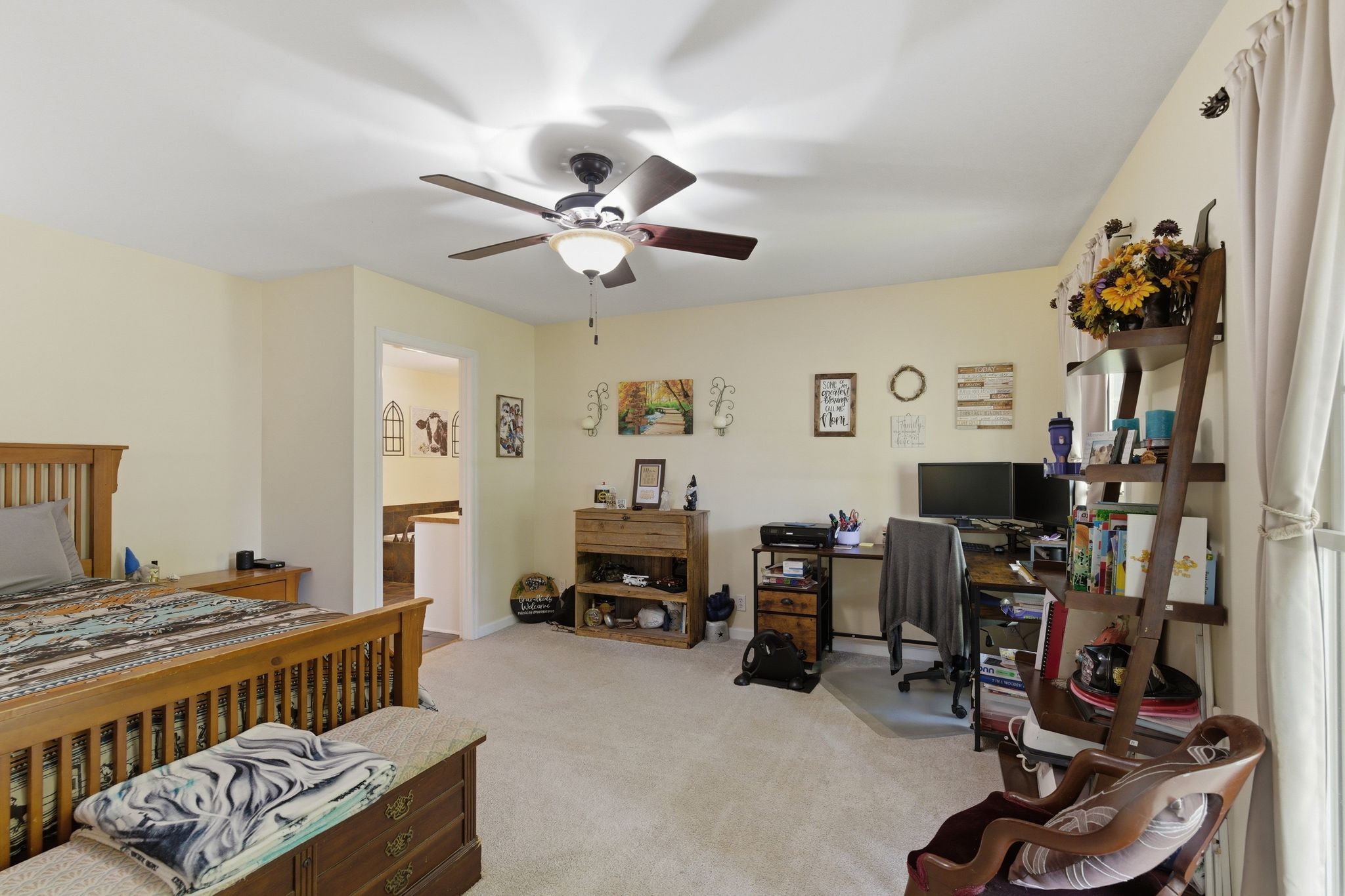 99 Smoke Rise Circle Manchester, TN 37355 - Photo 21 of 45 a living room with furniture and a flat screen tv