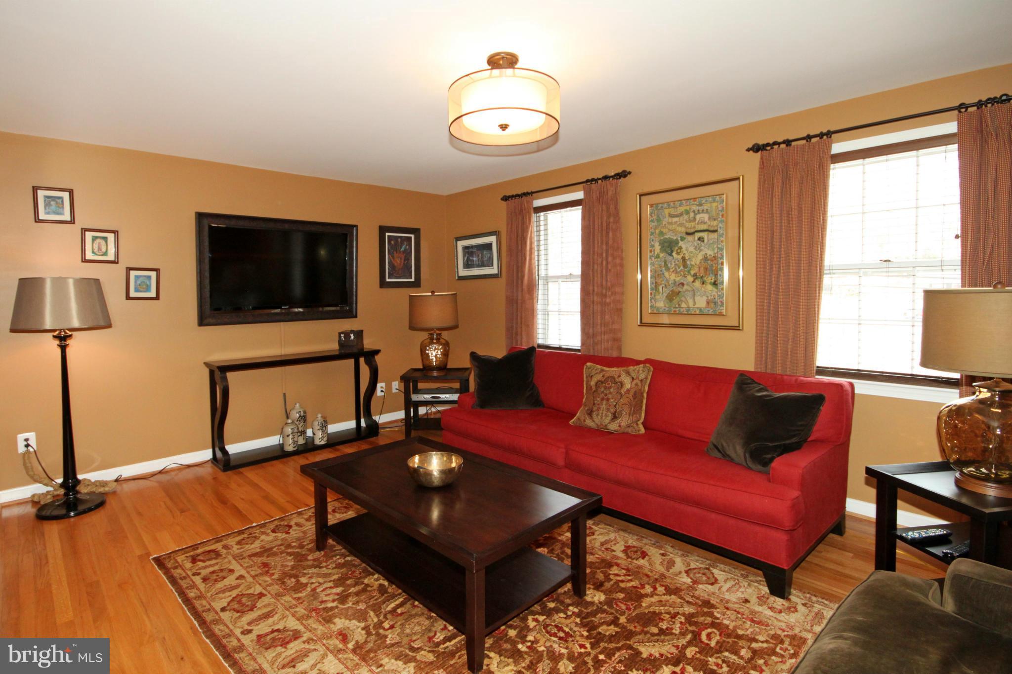 8853 Stark Road Annandale, VA 22003 - Photo 2 of 29 Living Room