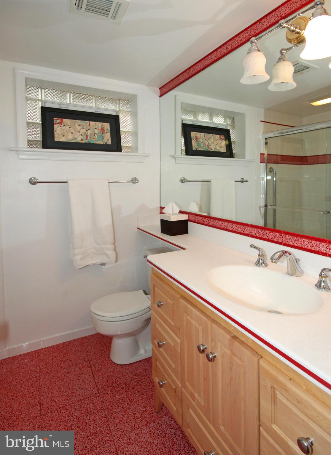 8853 Stark Road Annandale, VA 22003 - Photo 18 of 29 Bath