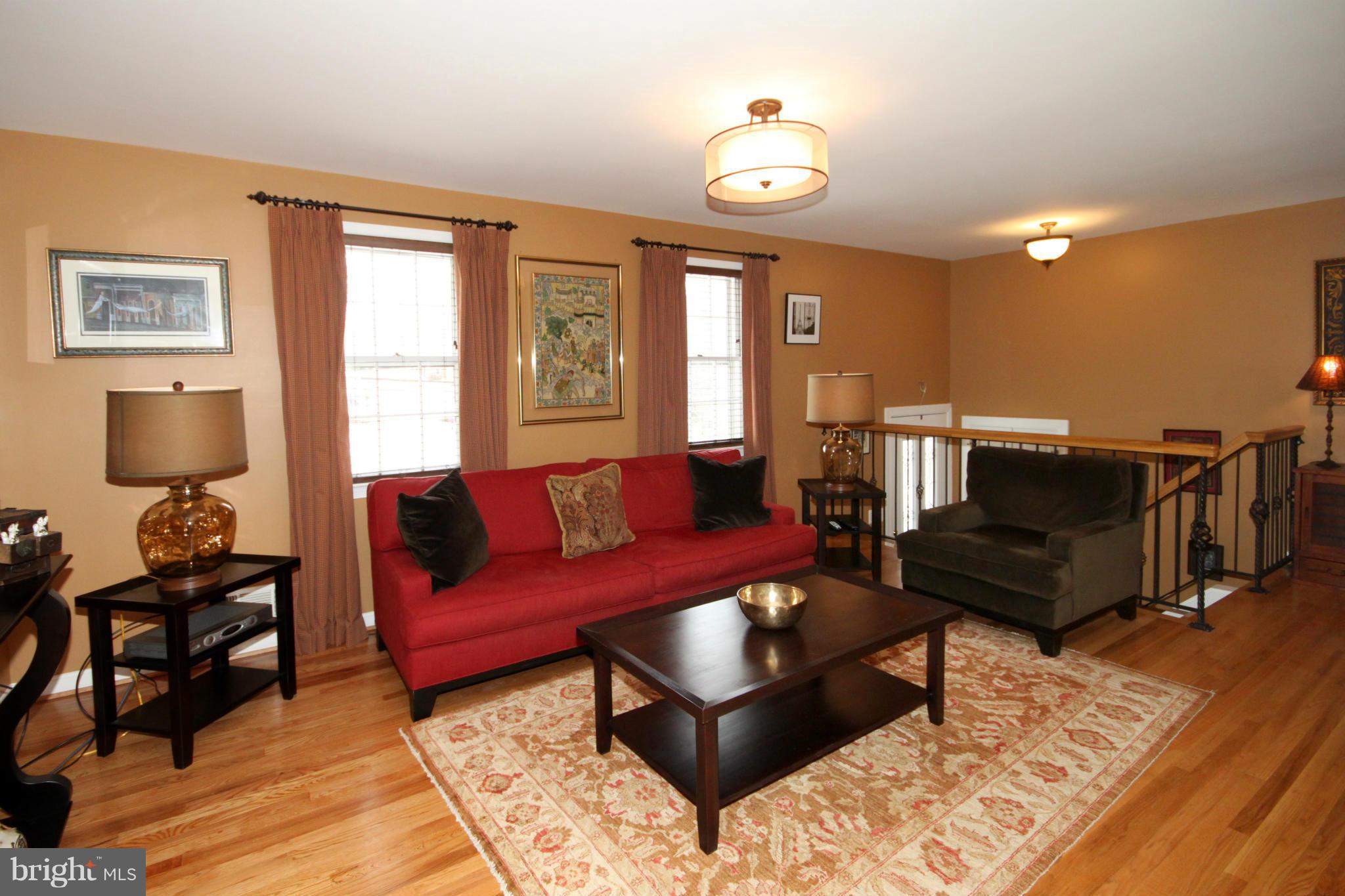 8853 Stark Road Annandale, VA 22003 - Photo 3 of 29 Living Room