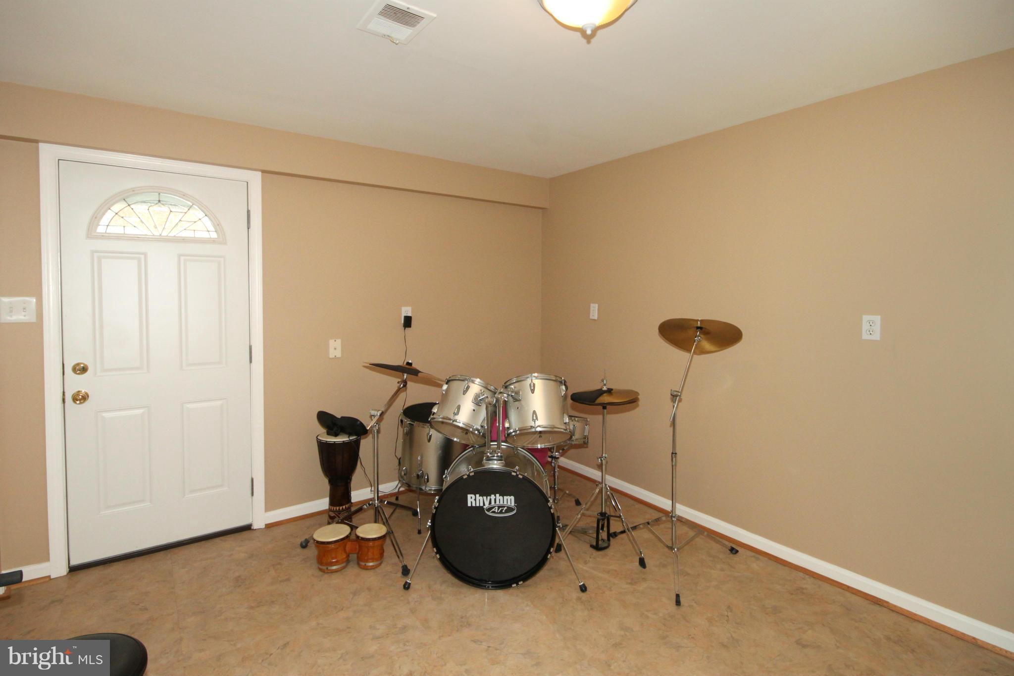 8853 Stark Road Annandale, VA 22003 - Photo 21 of 29 Bedroom