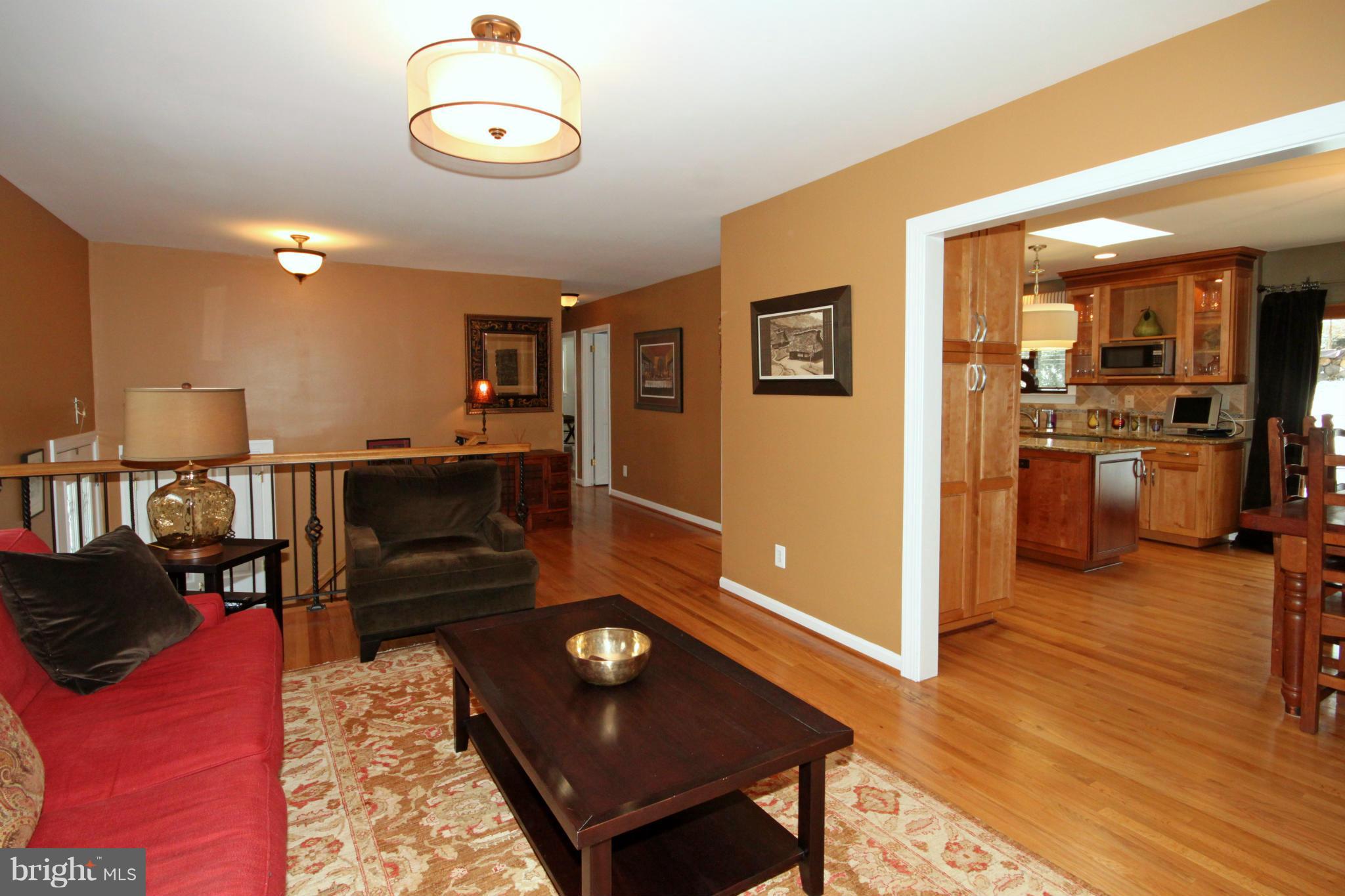 8853 Stark Road Annandale, VA 22003 - Photo 4 of 29 Living Room