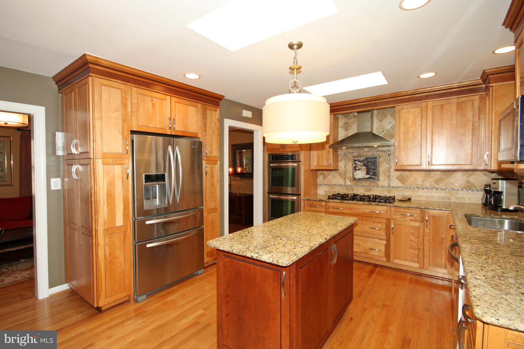 8853 Stark Road Annandale, VA 22003 - Photo 8 of 29 Kitchen