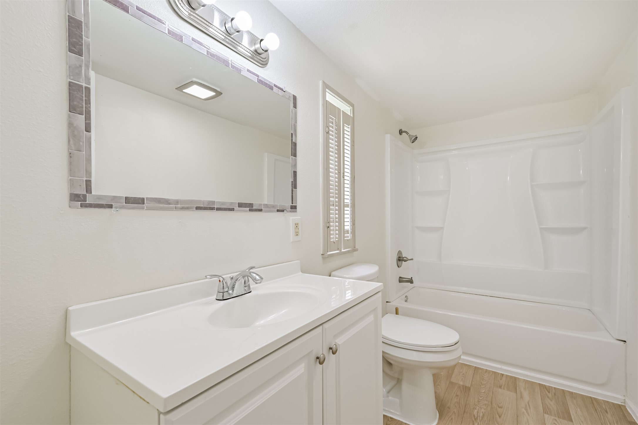1749 Max Road, Unit 4 Pearland, TX 77581 - Photo 20 of 33 Primary Bathroom