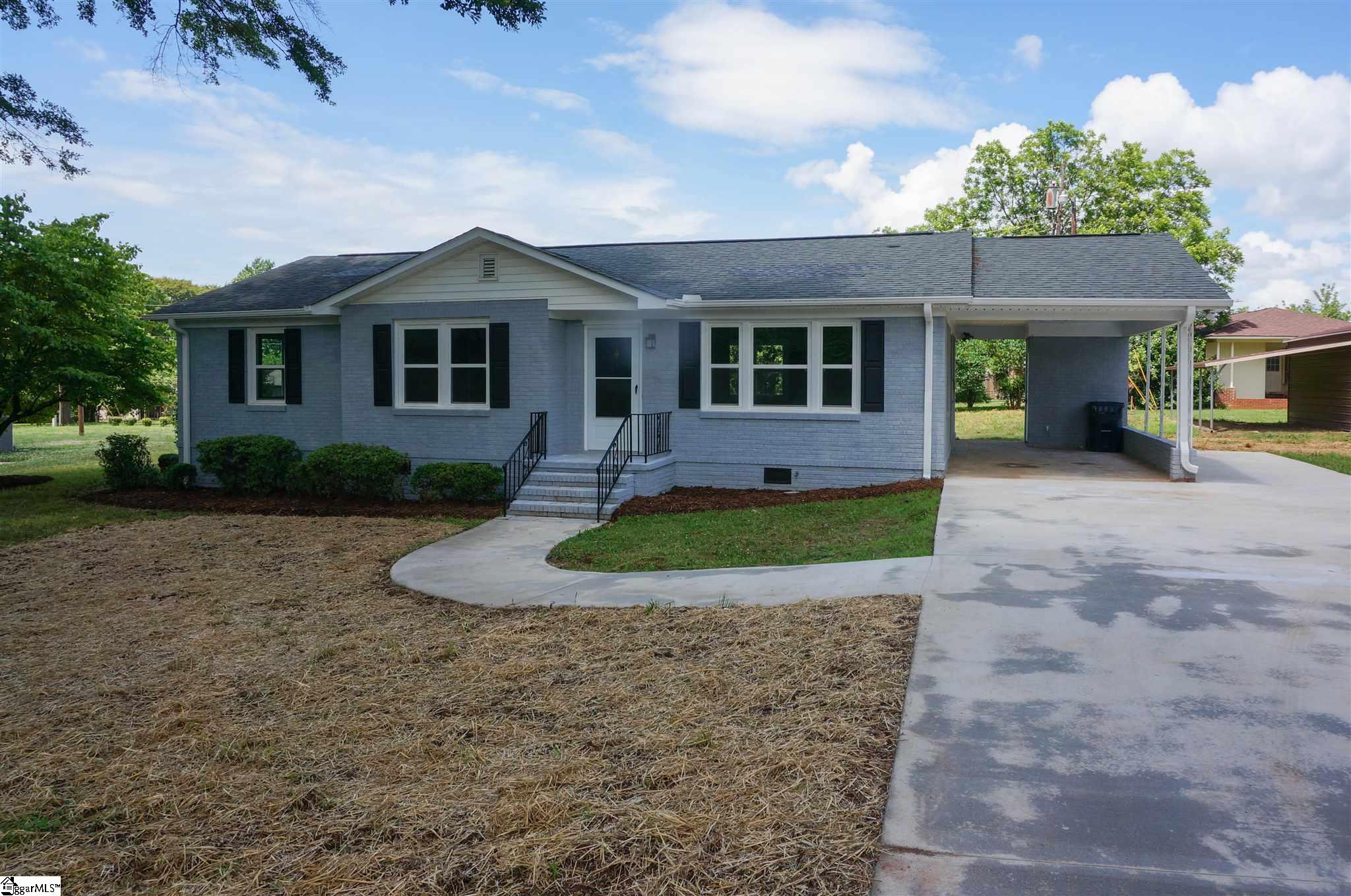 1703 Belhaven Road Anderson, SC 29621 - Photo 2 of 29