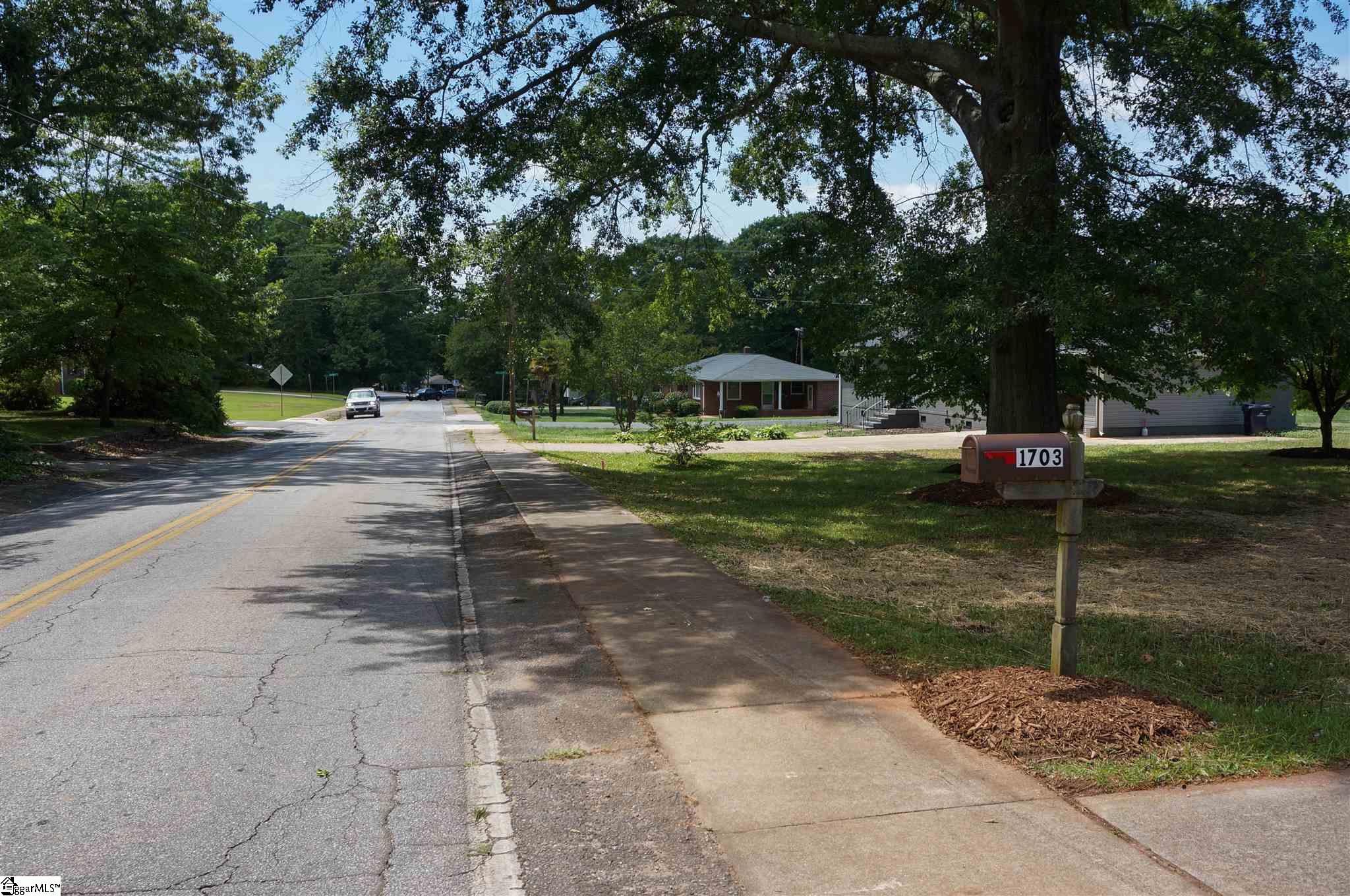 1703 Belhaven Road Anderson, SC 29621 - Photo 4 of 29