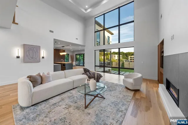 $4,300,000 | 577 Floyd Street, Englewood Cliffs, NJ 07632