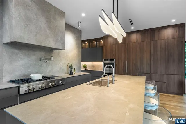 $4,300,000 | 577 Floyd Street, Englewood Cliffs, NJ 07632