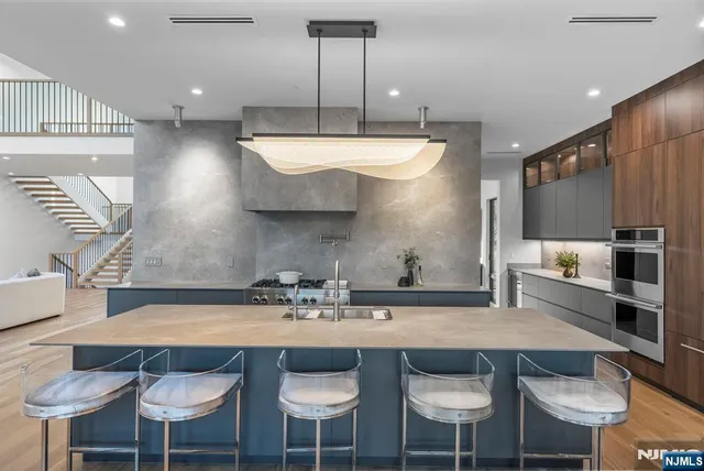 $4,300,000 | 577 Floyd Street, Englewood Cliffs, NJ 07632