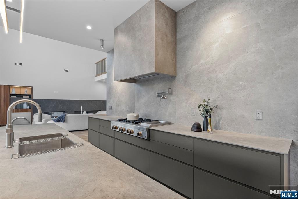 577 Floyd Street Englewood Cliffs, NJ 07632 - Photo 17 of 50