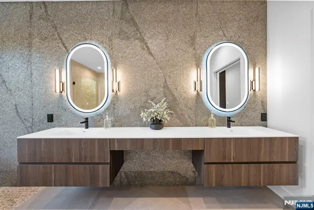 $4,300,000 | 577 Floyd Street, Englewood Cliffs, NJ 07632