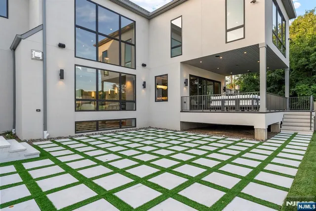 $4,300,000 | 577 Floyd Street, Englewood Cliffs, NJ 07632