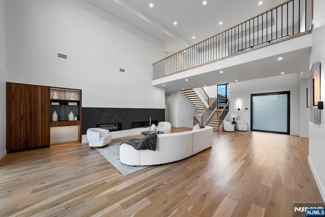 $4,300,000 | 577 Floyd Street, Englewood Cliffs, NJ 07632