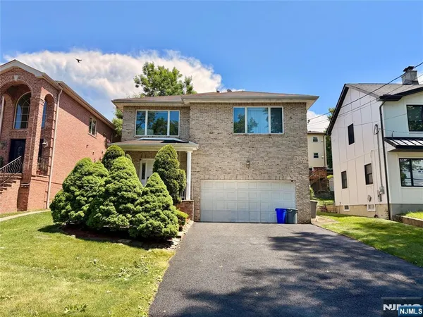 $2,900 | 372 Chestnut Street, Ridgefield, NJ 07657