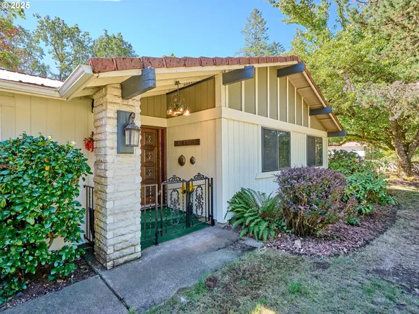 $539,000 | 940 Southwest Main Avenue, Mill City, OR 97360