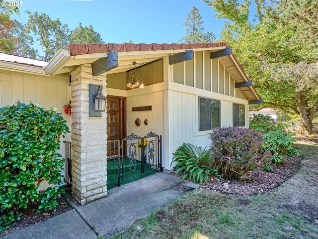 $539,000 | 940 Southwest Main Avenue, Mill City, OR 97360