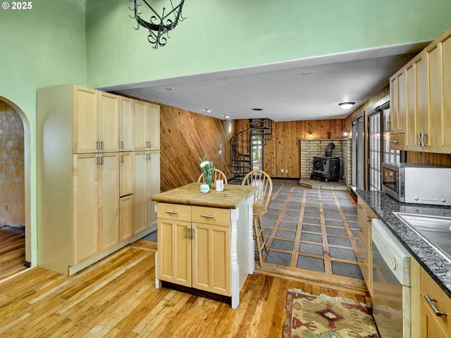 $539,000 | 940 Southwest Main Avenue, Mill City, OR 97360