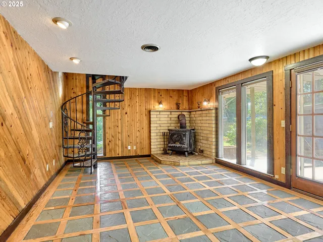 $539,000 | 940 Southwest Main Avenue, Mill City, OR 97360