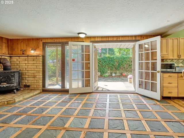 $539,000 | 940 Southwest Main Avenue, Mill City, OR 97360