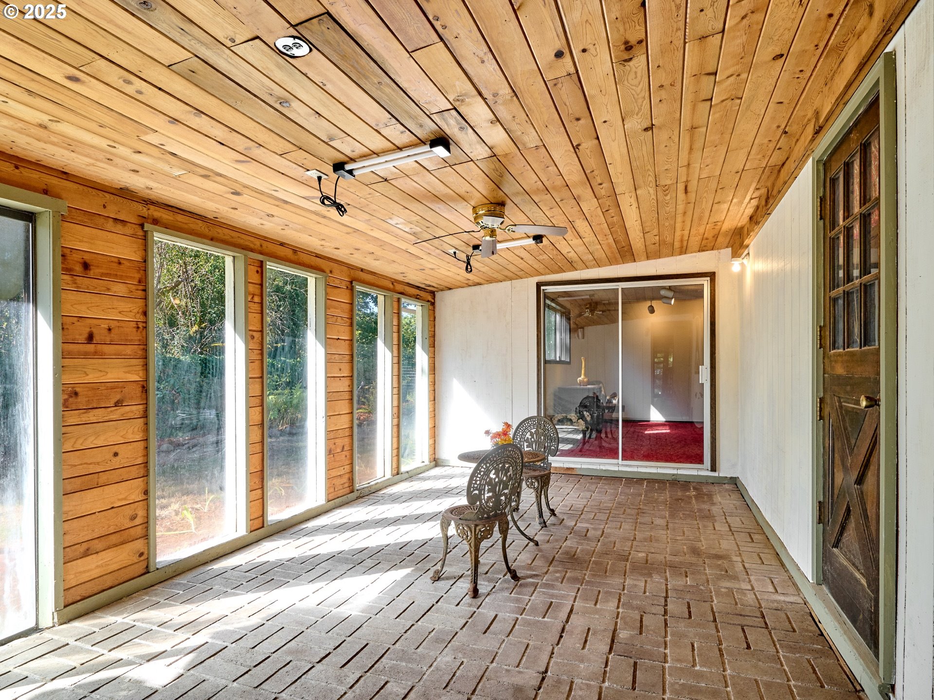 940 Southwest Main Avenue Mill City, OR 97360 - Photo 14 of 41 Sun Room