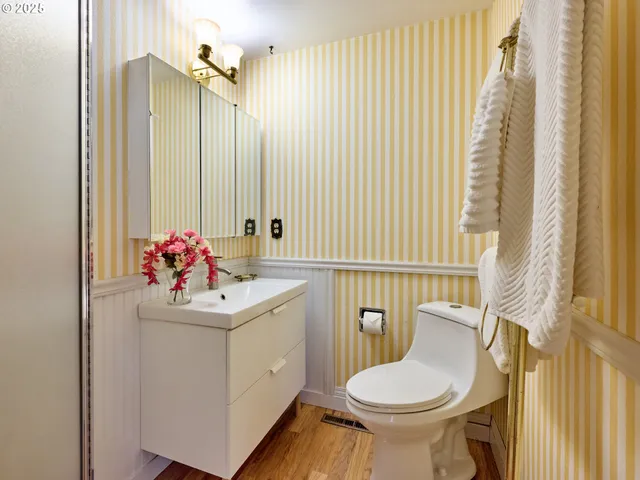 $539,000 | 940 Southwest Main Avenue, Mill City, OR 97360