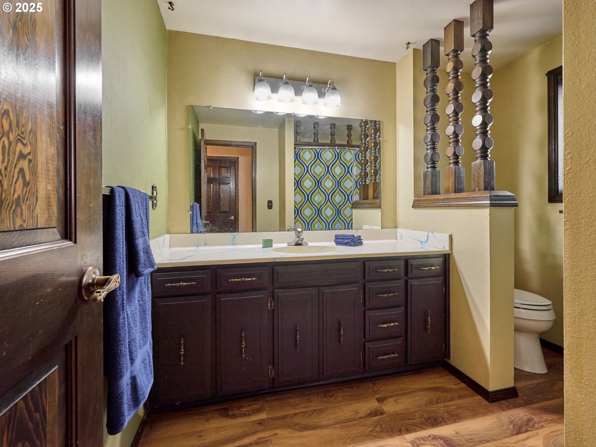 940 Southwest Main Avenue Mill City, OR 97360 - Photo 20 of 41 Bathroom