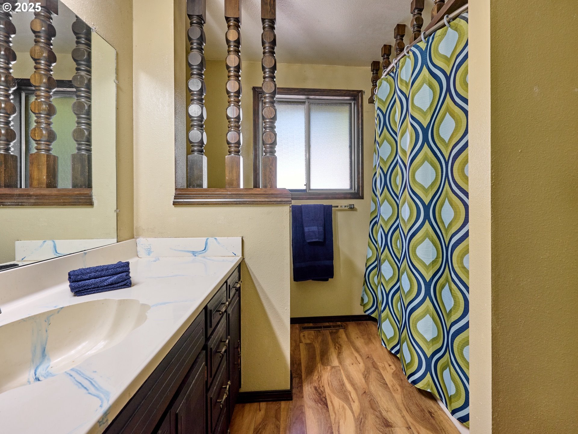 940 Southwest Main Avenue Mill City, OR 97360 - Photo 21 of 41 Bathroom