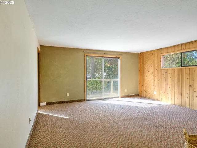 $539,000 | 940 Southwest Main Avenue, Mill City, OR 97360