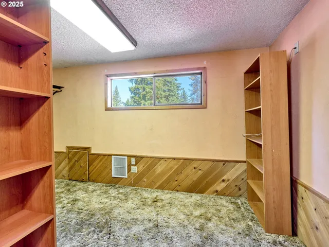 $539,000 | 940 Southwest Main Avenue, Mill City, OR 97360