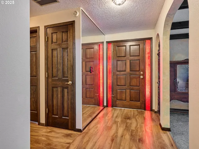 $539,000 | 940 Southwest Main Avenue, Mill City, OR 97360