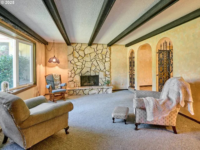 $539,000 | 940 Southwest Main Avenue, Mill City, OR 97360