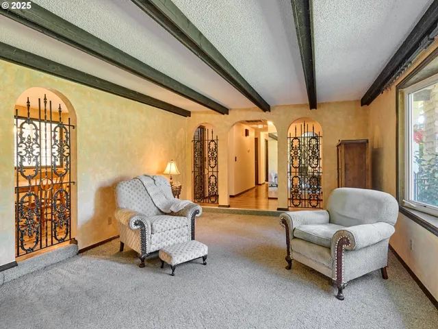 $539,000 | 940 Southwest Main Avenue, Mill City, OR 97360