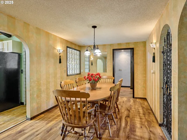 $539,000 | 940 Southwest Main Avenue, Mill City, OR 97360