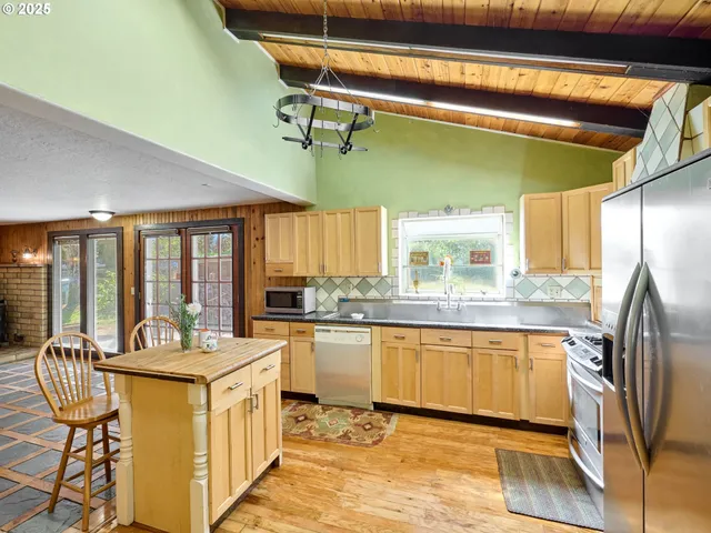 $539,000 | 940 Southwest Main Avenue, Mill City, OR 97360