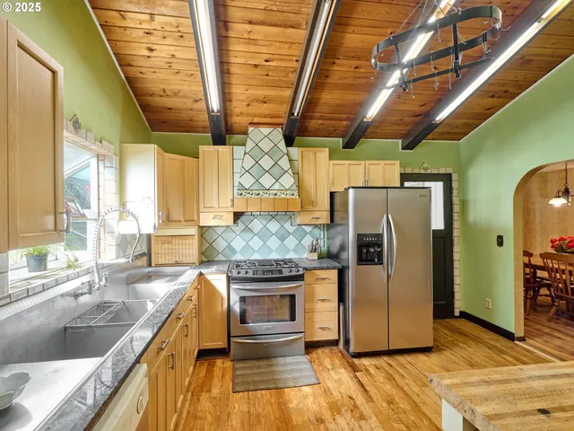 $539,000 | 940 Southwest Main Avenue, Mill City, OR 97360