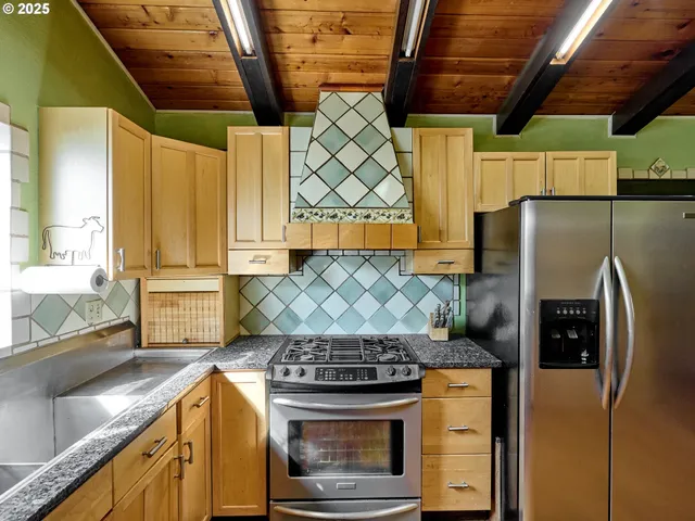 $539,000 | 940 Southwest Main Avenue, Mill City, OR 97360