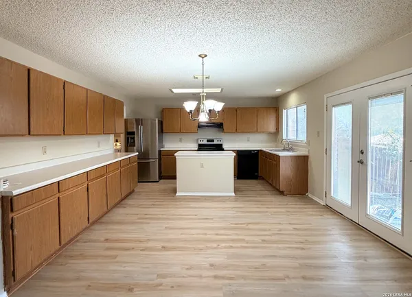 $1,995 | 9202 Roquefort, San Antonio, TX 78250