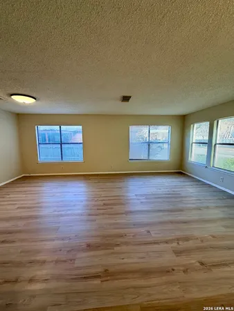 $1,995 | 9202 Roquefort, San Antonio, TX 78250