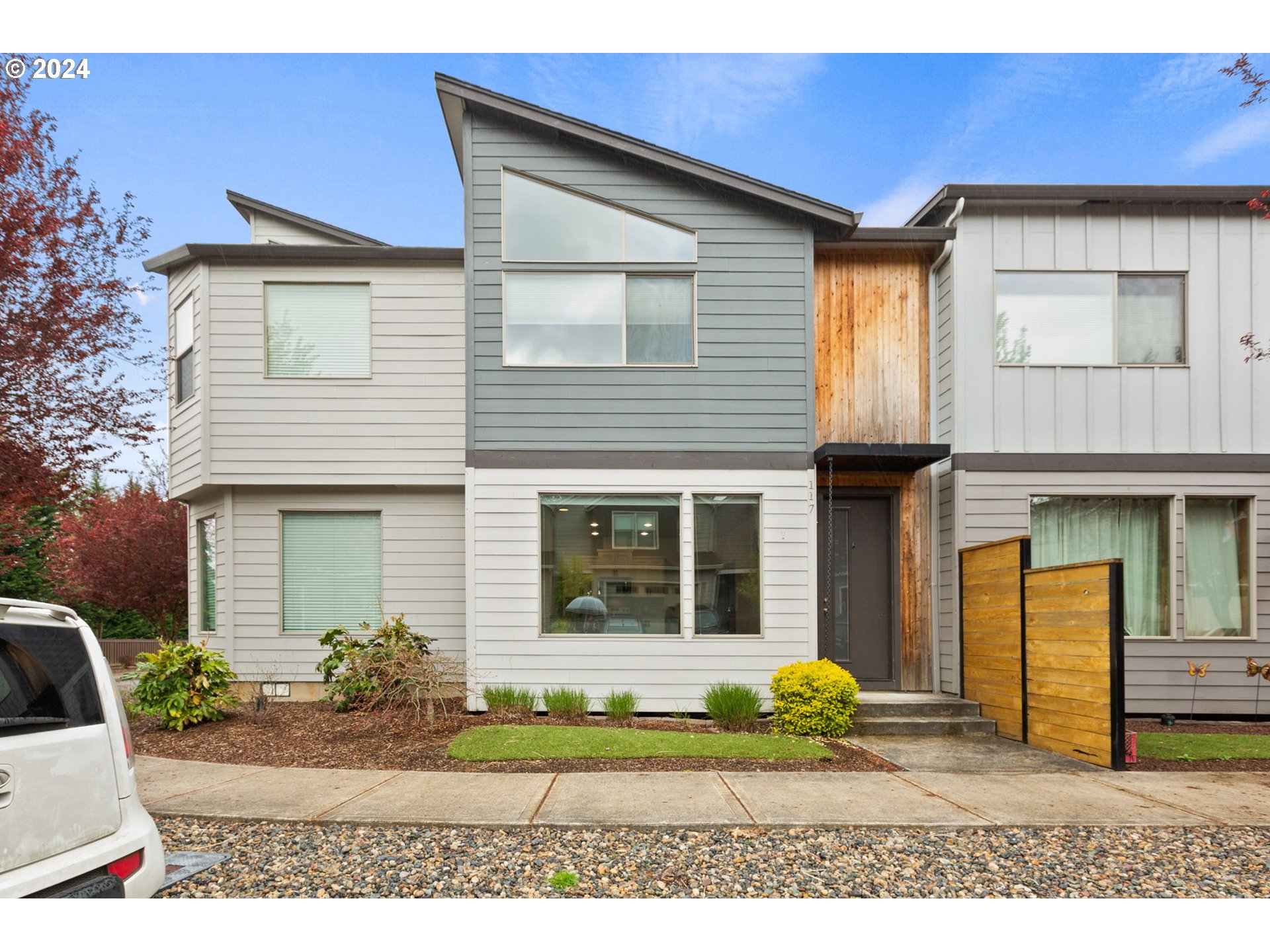 117 North 44th Place Ridgefield, WA 98642 - Photo 1 of 30 a house view with a sitting space