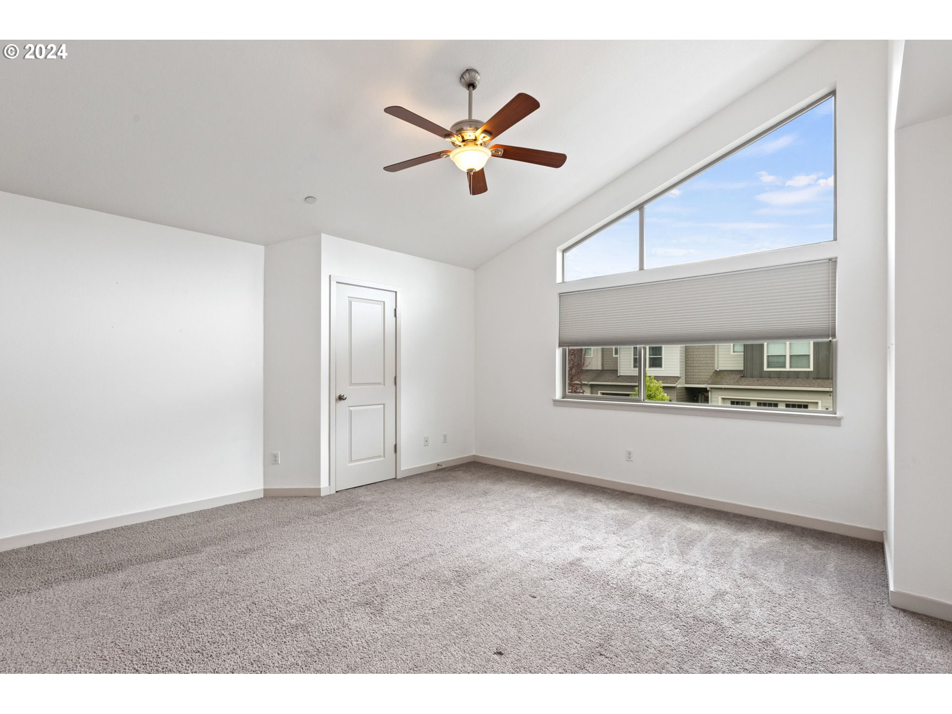117 North 44th Place Ridgefield, WA 98642 - Photo 17 of 30 a view of an empty room with window