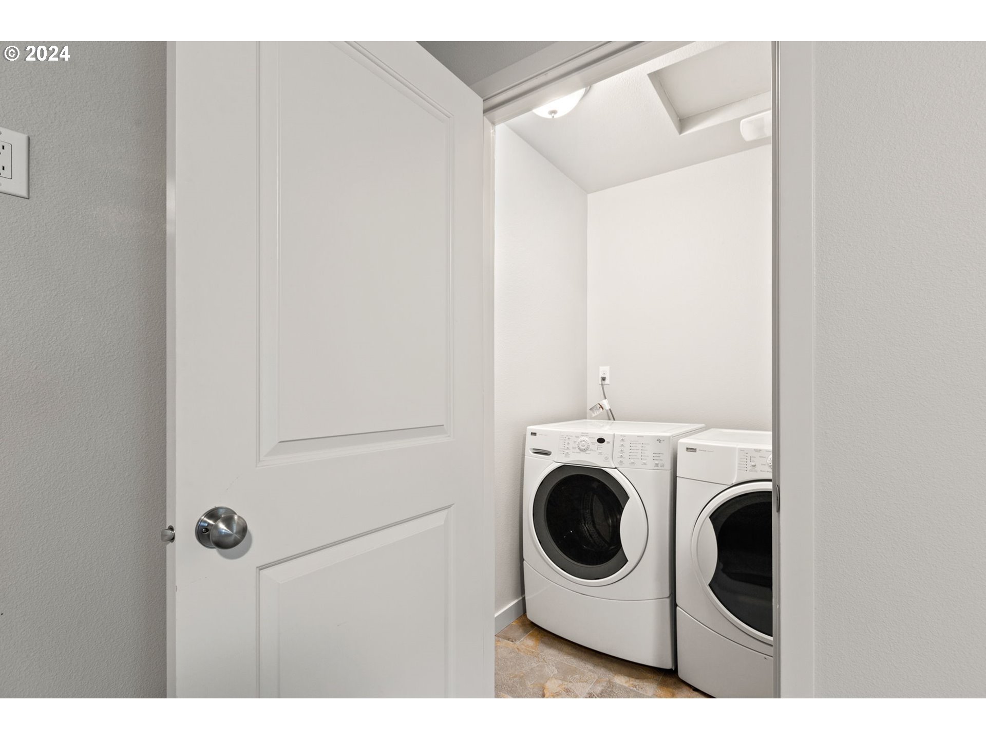 117 North 44th Place Ridgefield, WA 98642 - Photo 18 of 30 a utility room with dryer and washer