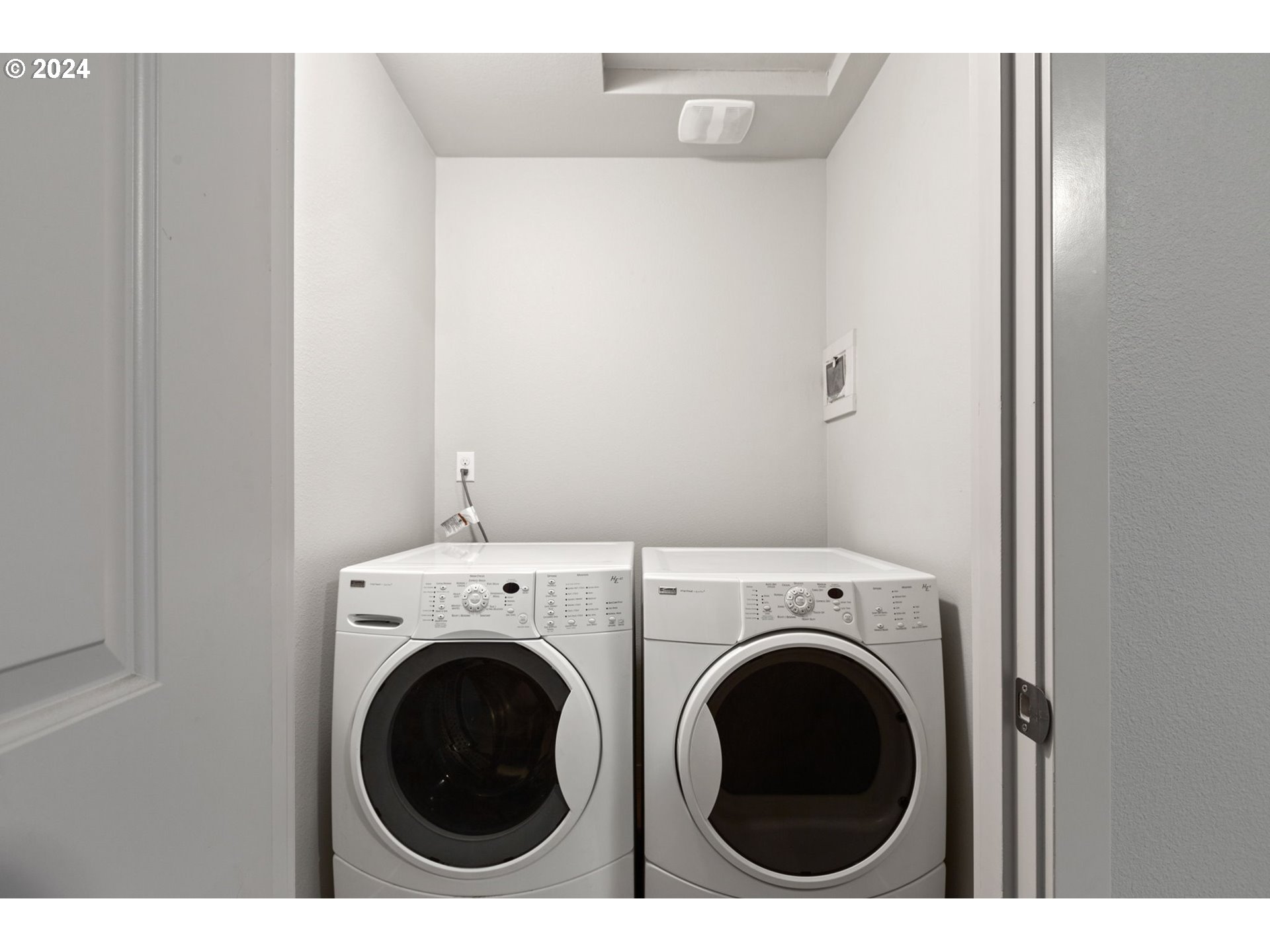 117 North 44th Place Ridgefield, WA 98642 - Photo 19 of 30 a utility room with dryer and washer