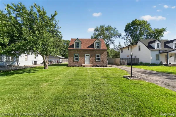 $190,000 | 28524 West Seven Mile Road, Livonia, MI 48152