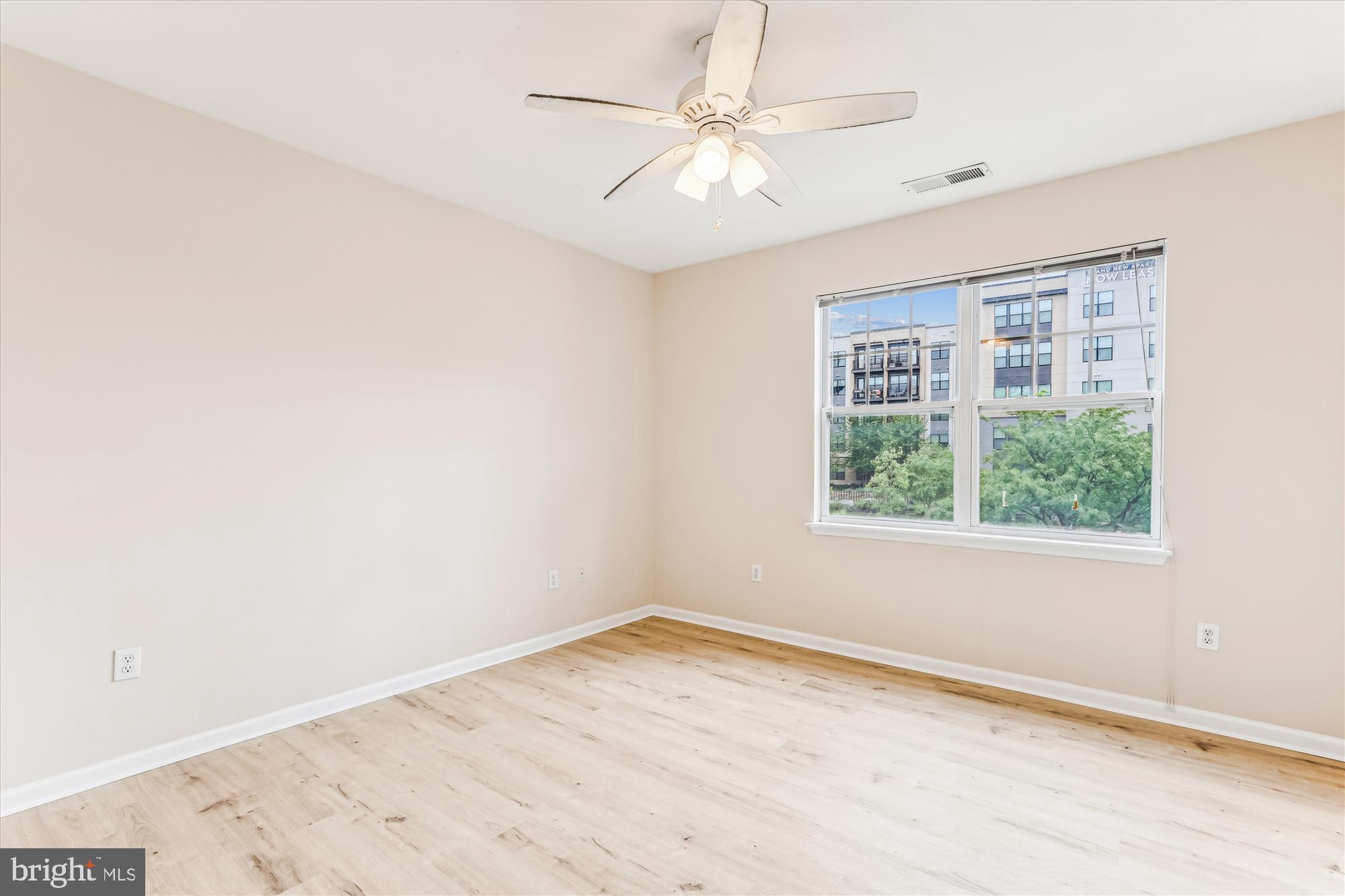 12941 Centre Park Circle, Unit 216 Herndon, VA 20171 - Photo 24 of 44 an empty room with a window