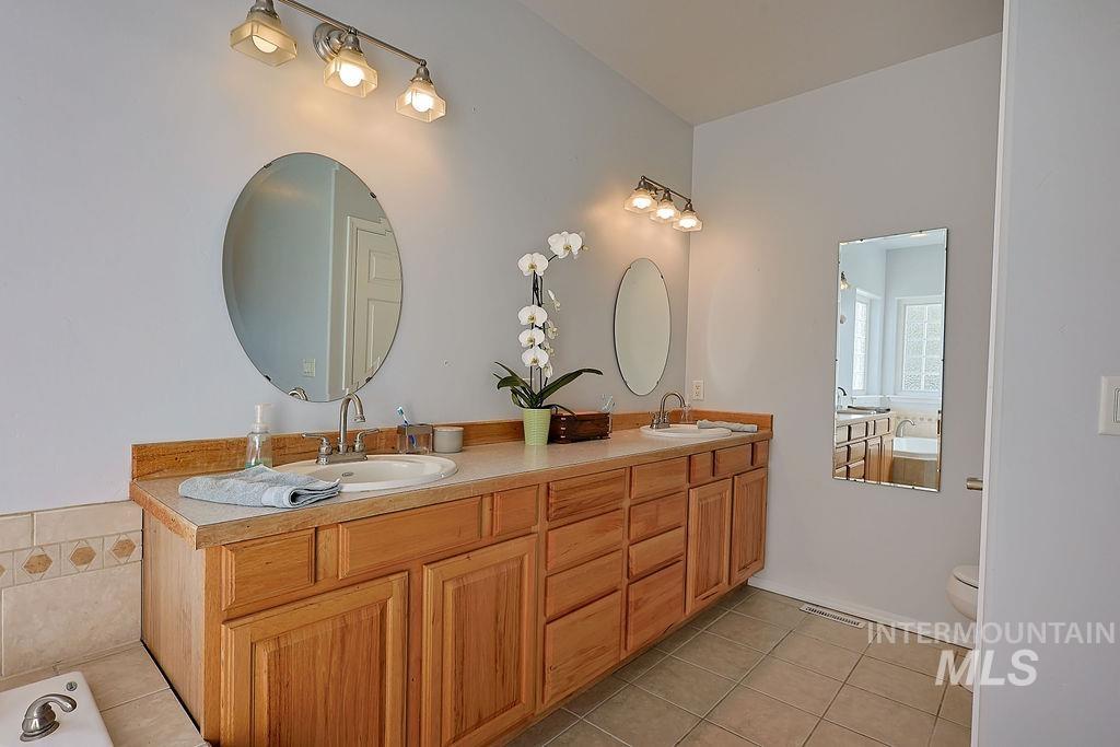 24 Harris Circle Shoshone, ID 83352 - Photo 17 of 39 Full bath with double vanity and light tile patterned floors