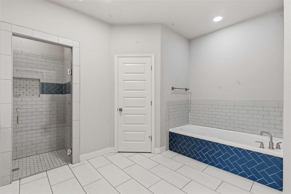 906 Chestnut Grove Drive Cleburne, TX 76033 - Photo 19 of 29 a bathroom with a bathtub and shower