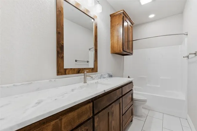 $399,900 | 906 Chestnut Grove Drive, Cleburne, TX 76033